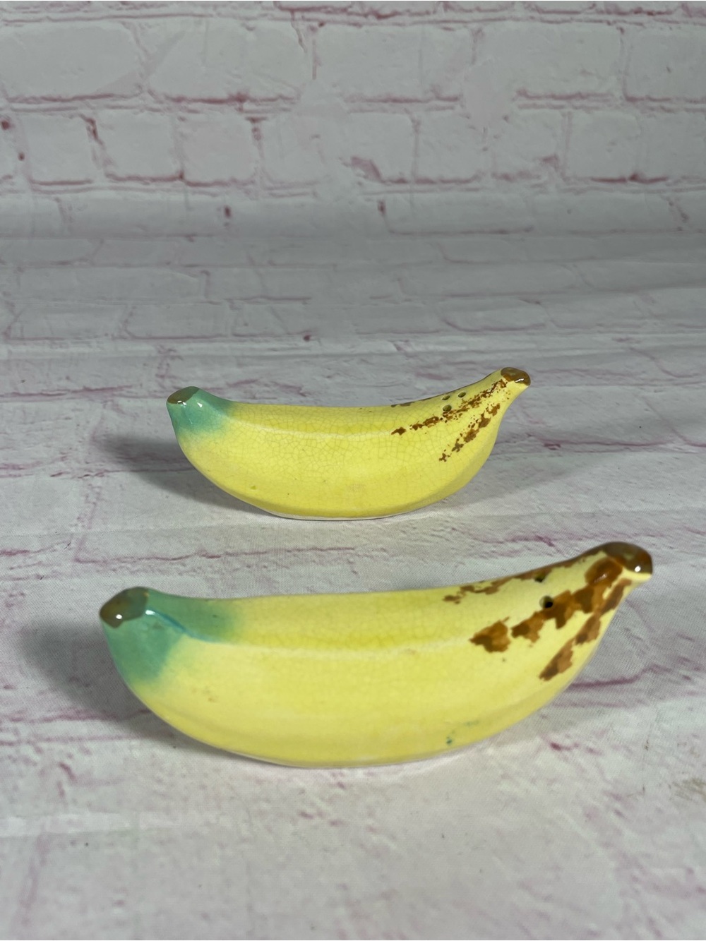 Vintage Hand Painted Ceramic Banana Salt and Pepper Shaker Pair Japan - Picture 4 of 7